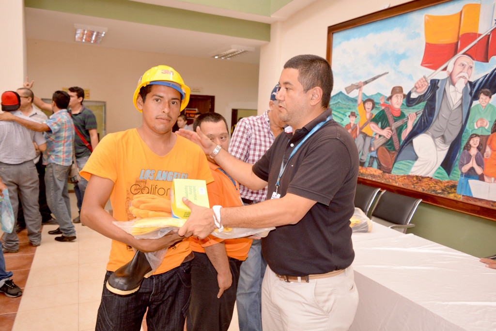 10 ENTREGA DE MATERIALES CHONE