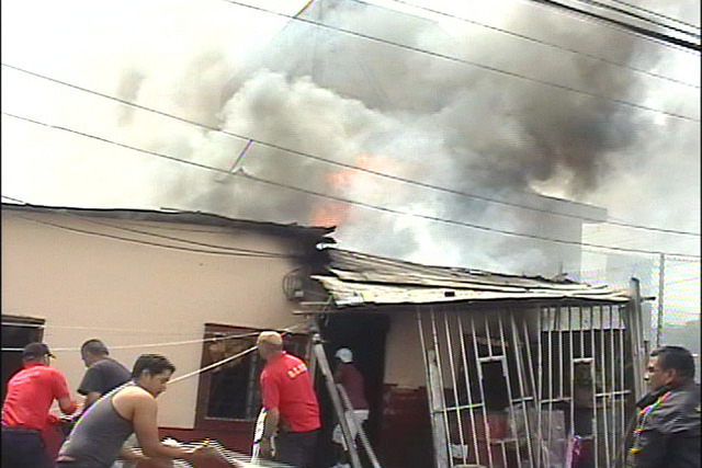 Travesura de tres niños habría causado incendio