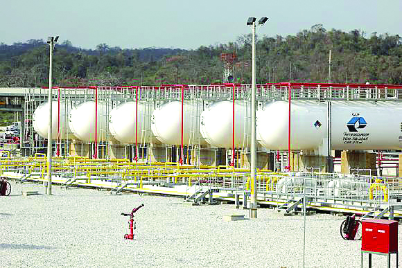 Ecuador inaugura histórica obra para el almacenamiento y distribución de gas