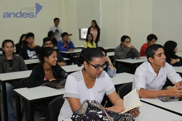 Ecuador apuesta a un radical cambio en su educación superior