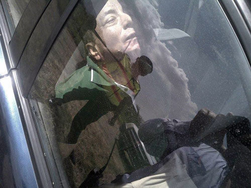 Estrangulado dentro de su auto