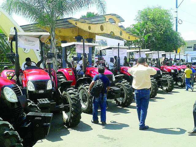 Se entregó maquinaría agrícola a organizaciones sociales