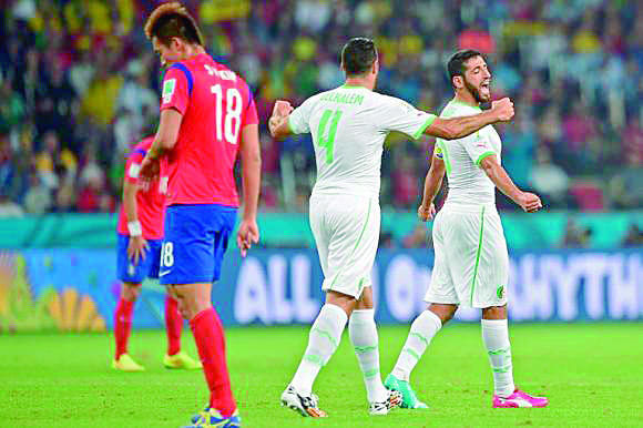 Argelia gana a Corea del Sur y sigue soñando