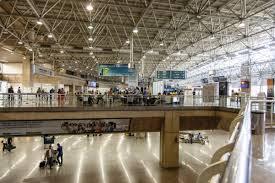 Turista ecuatoriano tuvo un accidente en aeropuerto de Brasil y está gravemente herido .