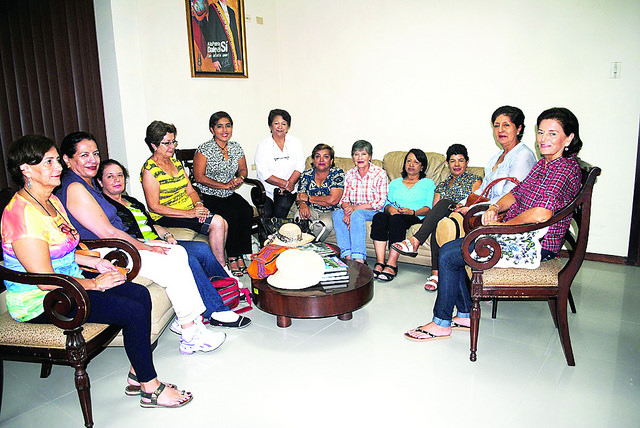 Dama Chonense realizó visita a la alcaldía