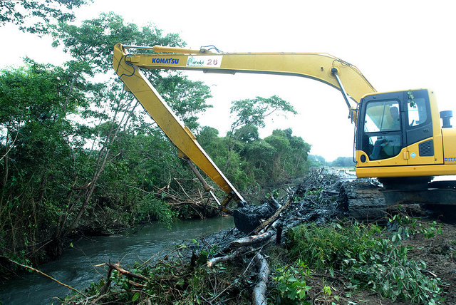 Realizan limpieza de canales y esteros