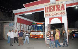 Entrega del CONTRATO  DE OPERACIÓN  a Reina del Camino