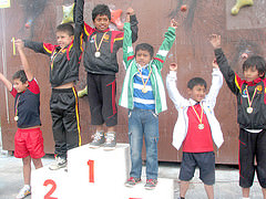 Manabitas ganan medallas  en competencia de escalada