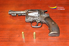 Un machete y un revolver fueron decomisados durante dos operativos