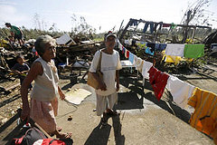Hagupit, con 23 muertos y un millón de desplazados, se acerca a Manila