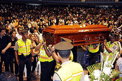 Dos personas con orden de detención acusadas por la muerte de Sharon