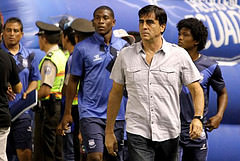 Quinteros sigue en Emelec  lo ratifico Nassib Neme