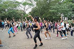 Bailoterapia en el ex aeropuerto