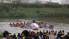 Más de 30 muertos por tragedia aérea en Taiwán.