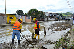 Chone: Alcalde y técnicos inspeccionan sectores afectados
