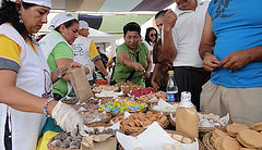 Primera feria de emprendimientos en la explanada municipal