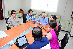 Recibien visita de viceministra de Senescyt