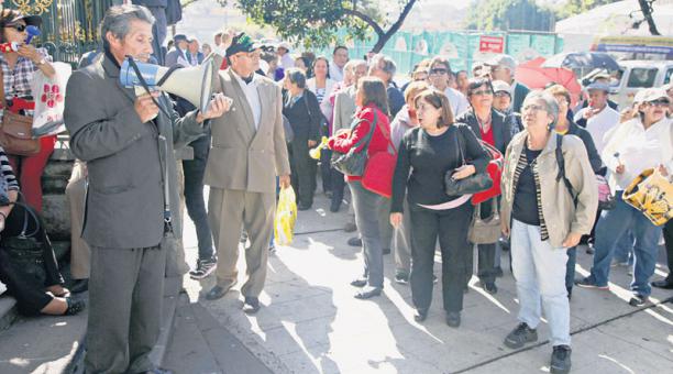 Aún no hay respuesta sobre el pago de pensiones patronales del IESS