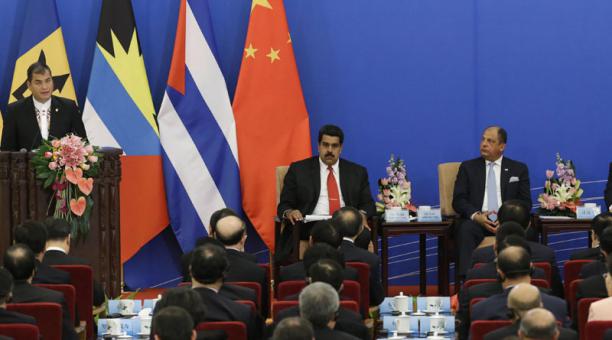 Correa concretó otro crédito por USD 7 500 millones con China