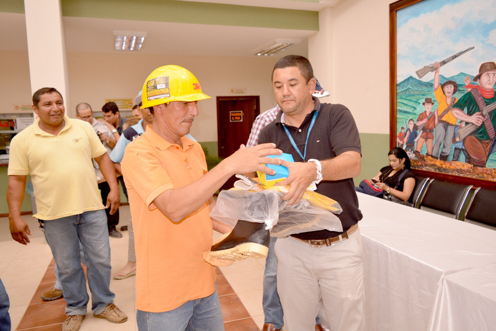 8 ENTREGA DE MATERIALES CHONE