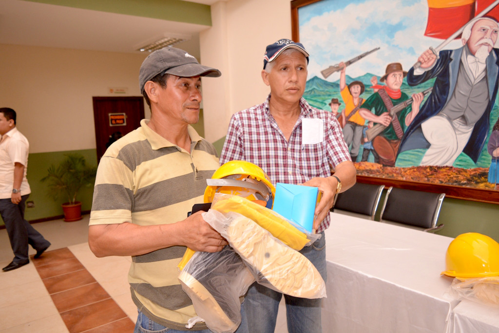 9 ENTREGA DE MATERIALES CHONE