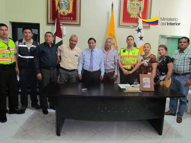 Con la finalidad de establecer un convenio de seguridad, la Policía Nacional se reuniño con representantes del Gobierno Autónomo Descentralizado, para beneficiar a la comunidad del Cantón Tosagua