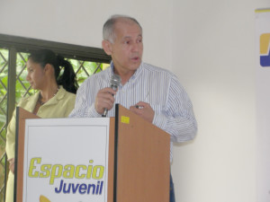 El concejal, Remigio Ponce Rodríguez en representación del alcalde, Deyton Alcívar, brindó la bienvenida a los asistentes