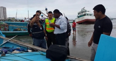 En Manta decomisan canecas con presunta droga