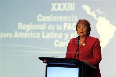 La aprobación a Bachelet registra una leve alza y se sitúa en un 30 por ciento