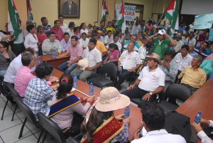 El recibimiento lo hizo el prefecto de Manabí Mariano Zambrano, junto a la viceprefecta Clara Zambrano