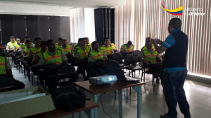 Miembros de la PolicÃ-a Nacional recibieron capacitaciÃ³n preventiva para combatir la Chikungunya en el Distrito Manta
