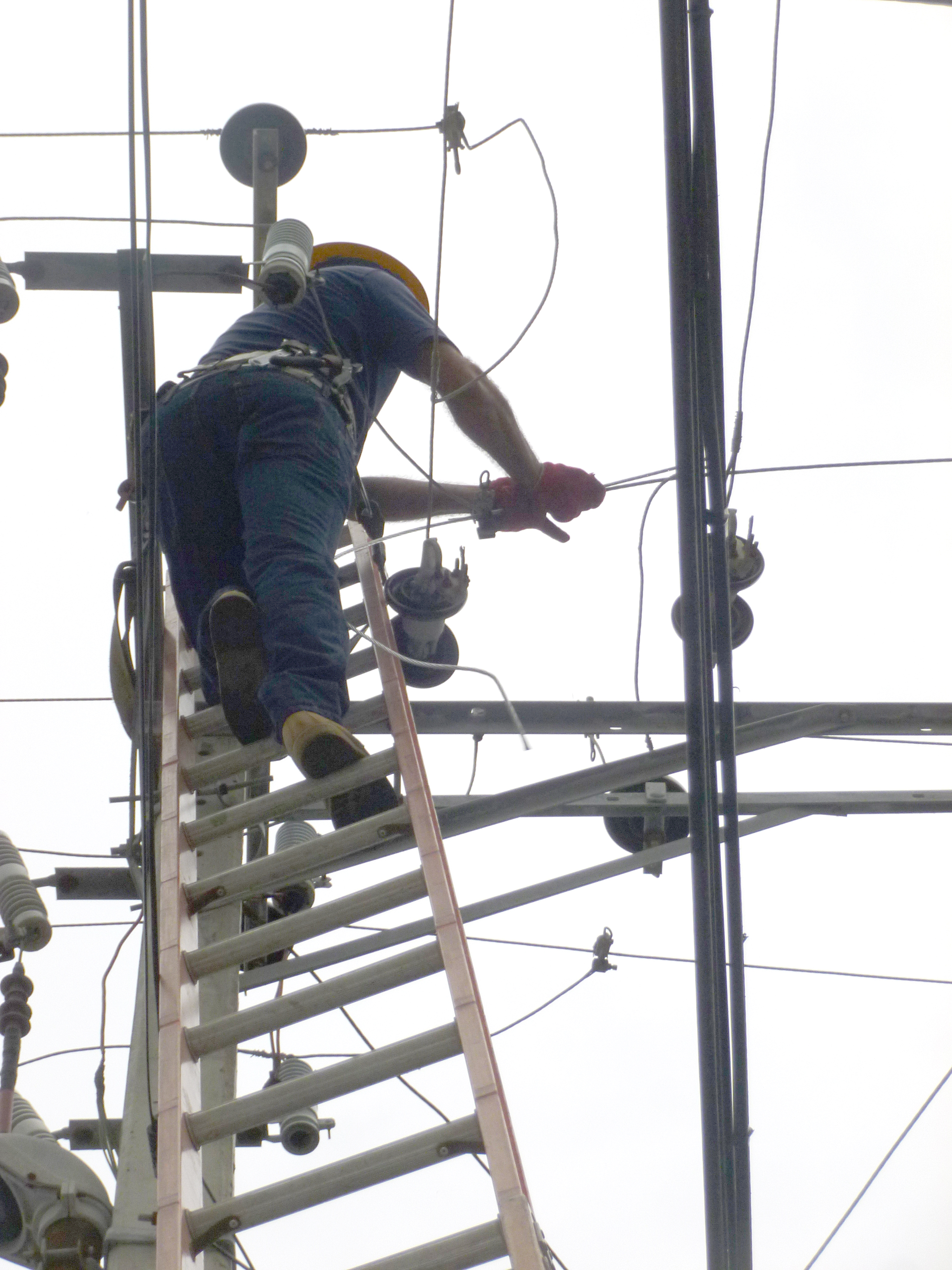 Reubicación de las Líneas de enlace  a 13.8 kV  de  CNEL EP, para ampliación y mejoramiento de Subestación eléctrica  Manta 1