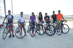 Triatletas manabitas que competirÃ¡n en Salinas