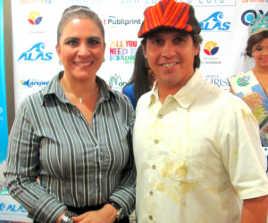  Sheznarda Fernandez con el Lcdo. Fabrizio Mora S., organizador del campeonato 