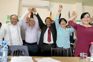 Prefecto, Viceprefecta de Manabí, alcaldes de Jipijapa y Montecristi, y la presidenta de la Comisión de Límites Internos de la Corporación levantaron las manos en señal de unidad provincial.
