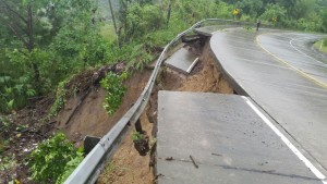 Las fuertes lluvias presentadas el fin de semana ocasionaron daños en las vías 