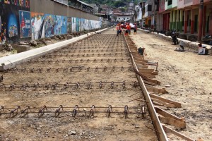 En la calle Francisco de P. Moreira se realiza la colocación de hormigón rígido