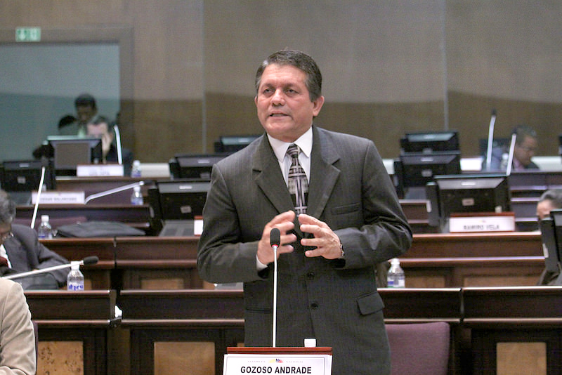 Gozoso Andrade: Planteó la necesidad de que no se cobren los intereses y multas que por deudas tengan los ganaderos, agricultores y pequeños empresarios en el BNF y la CFN