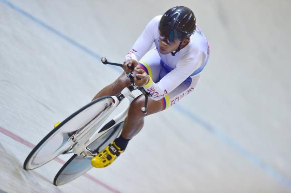 El tricolor Jhonnathan Narváez superó en la prueba de persecución individual a los colombianos Javier Ignacio Montoya y Julián Cardona.