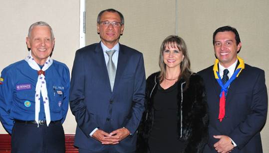 En la fotografía, de izquierda a derecha: Bill Phillips, Fundación Scout; Jorge Glas, Vicepresidente de la República; Alba Lucía de Camacho y Rodrigo Camacho, Presidente Ejecutivo de Nestlé Ecuador.