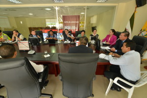 reunion en el ecu 911