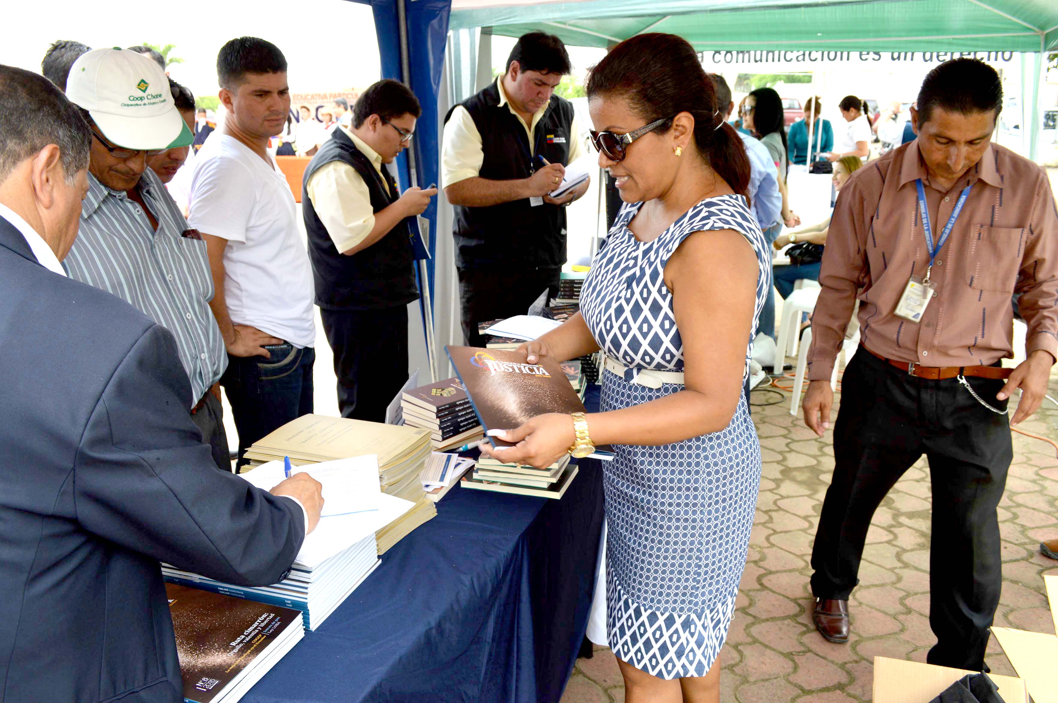 Consejo de la Judicatura compartió publicaciones en feria cultural