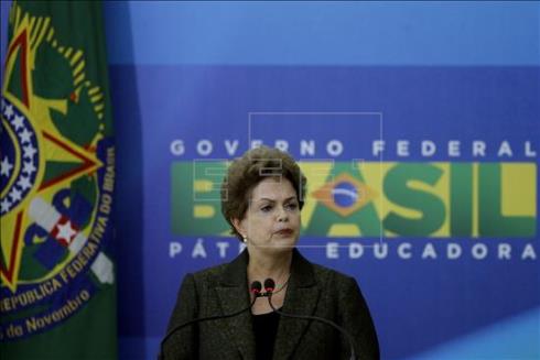 Rousseff se pronuncia contra la tercerización del empleo sin restricciones