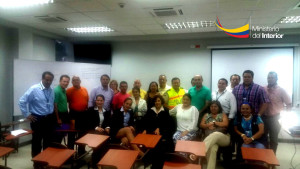 La PolicÃ-a Comunitaria junto a representantes de varias instituciones y migrantes en la UVC de Portoviejo