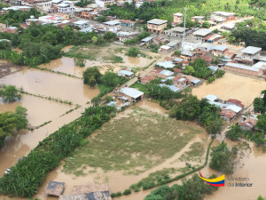 Procedimiento de la Unidad Aeropolicial,durante los efectos del aguaje suscitado en la Parroquia CalderÃ³n de Portoviejo (1)