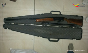 Arma de fuego tipo escopeta, incautada durante allanamiento en Chone