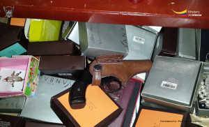 Arma de fuego tipo revolver, incautada durante allanamiento en Chone (1)