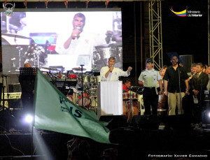 El presidente de los ecuatorianos, saludó a los choferes profesionales en Manta, y los artistas que amenizaron esta celebración.