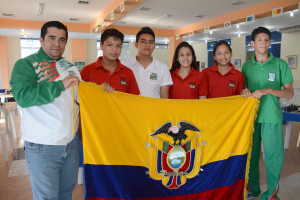 Parte de los ajedrecistas manabitas que van al panamericano