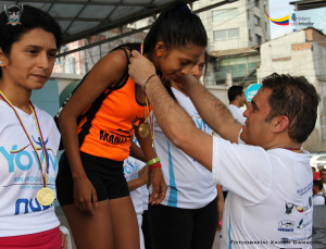 Premiación a las ganadoras de la carrera 5K en Manta